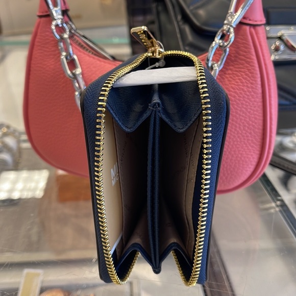 Michael Kors Jet Set Travel Medium Zip Around Card Case 
Color: Navy 
NWT - Picture 7 of 16